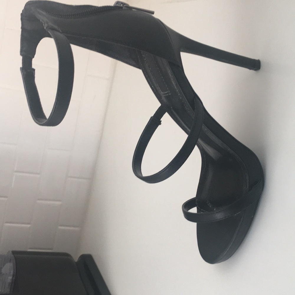 Black scrappy heel